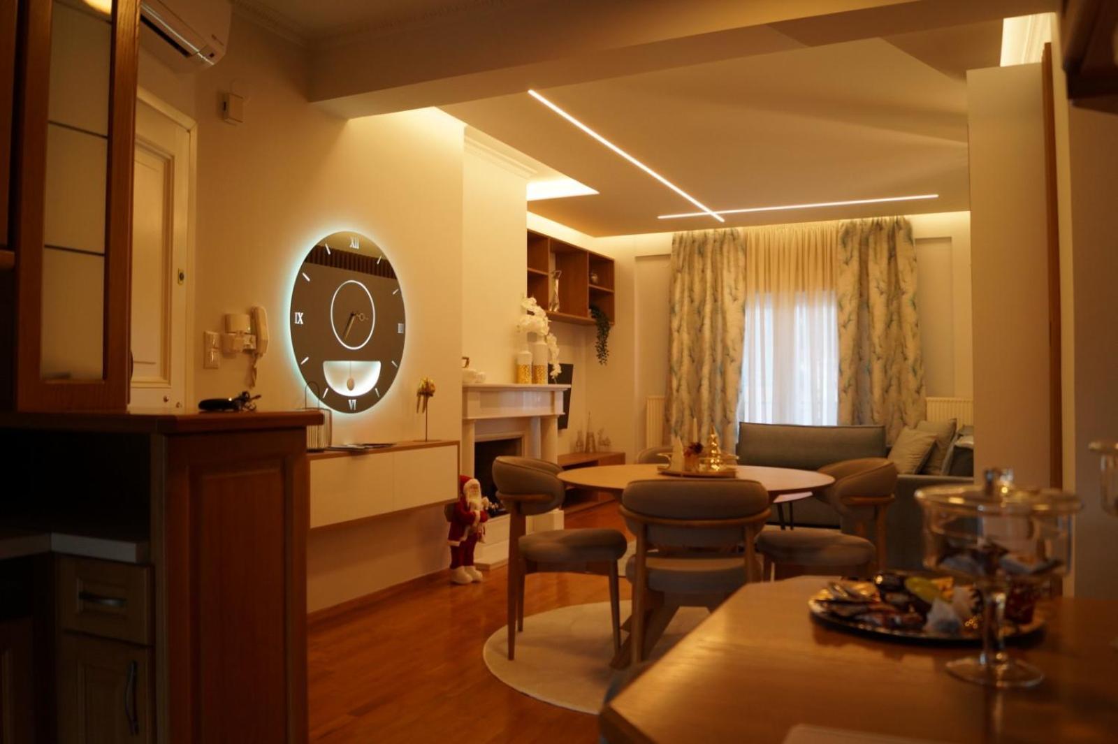 Daphne Luxury