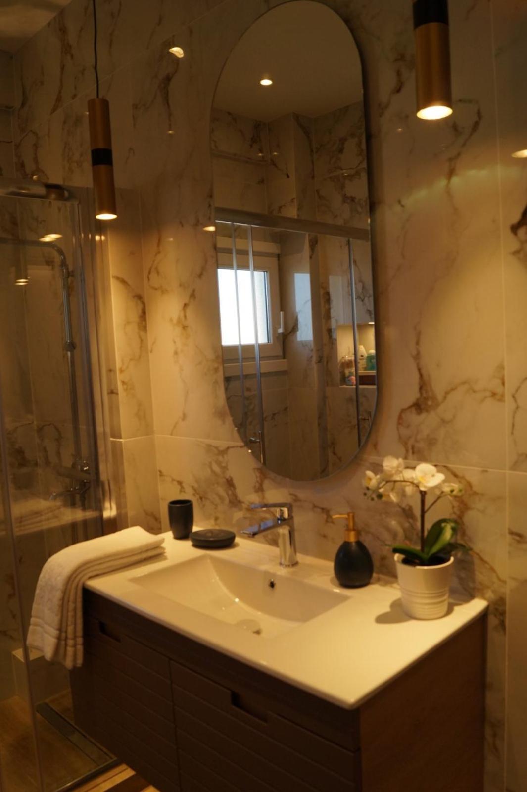 Daphne Luxury Apartment